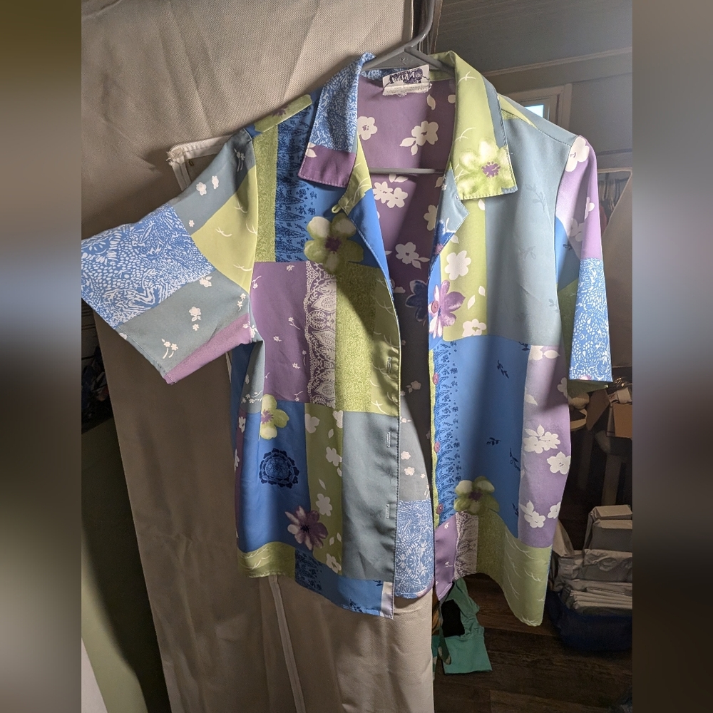 Fun Patchwork Style Blouse - Picture 2 of 7